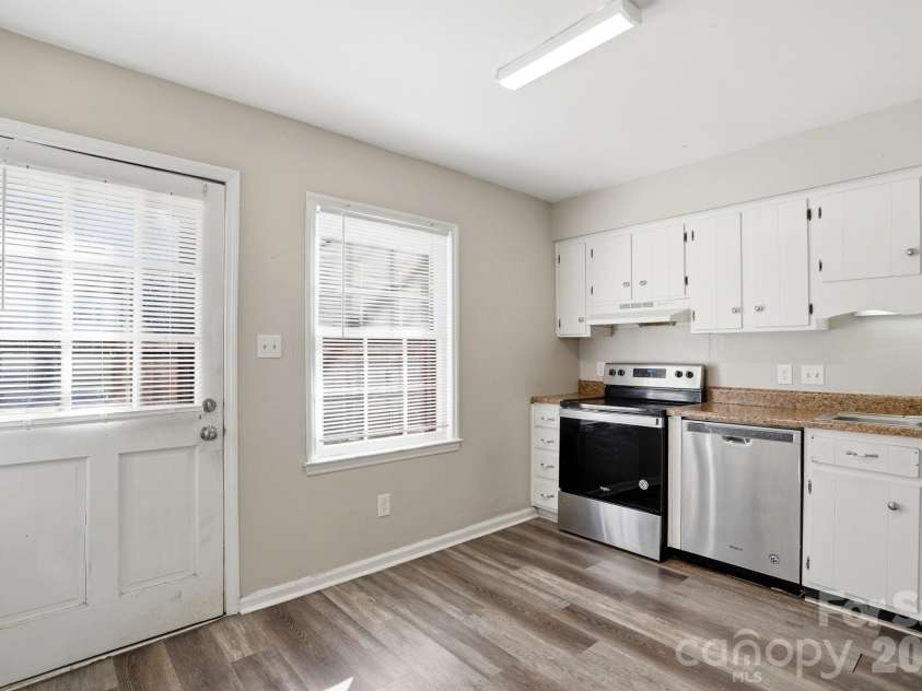 4748 Old Lantern Way, Charlotte, NC 28212.  MLS# CAR4337222, YatesRealty ID 2318. 