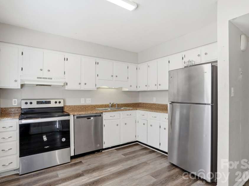 4748 Old Lantern Way, Charlotte, NC 28212.  MLS# CAR4337222, YatesRealty ID 2318. 