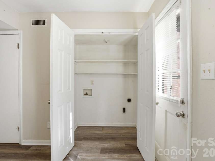 4748 Old Lantern Way, Charlotte, NC 28212.  MLS# CAR4337222, YatesRealty ID 2318. 