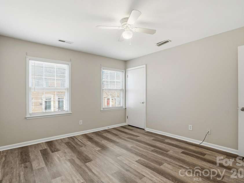 4748 Old Lantern Way, Charlotte, NC 28212.  MLS# CAR4337222, YatesRealty ID 2318. 