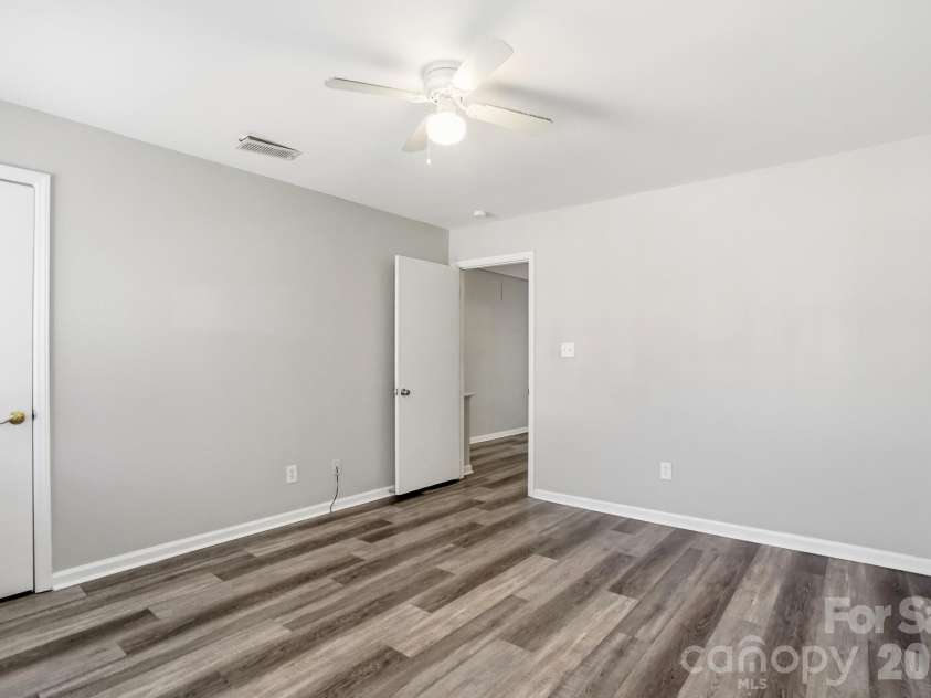 4748 Old Lantern Way, Charlotte, NC 28212.  MLS# CAR4337222, YatesRealty ID 2318. 