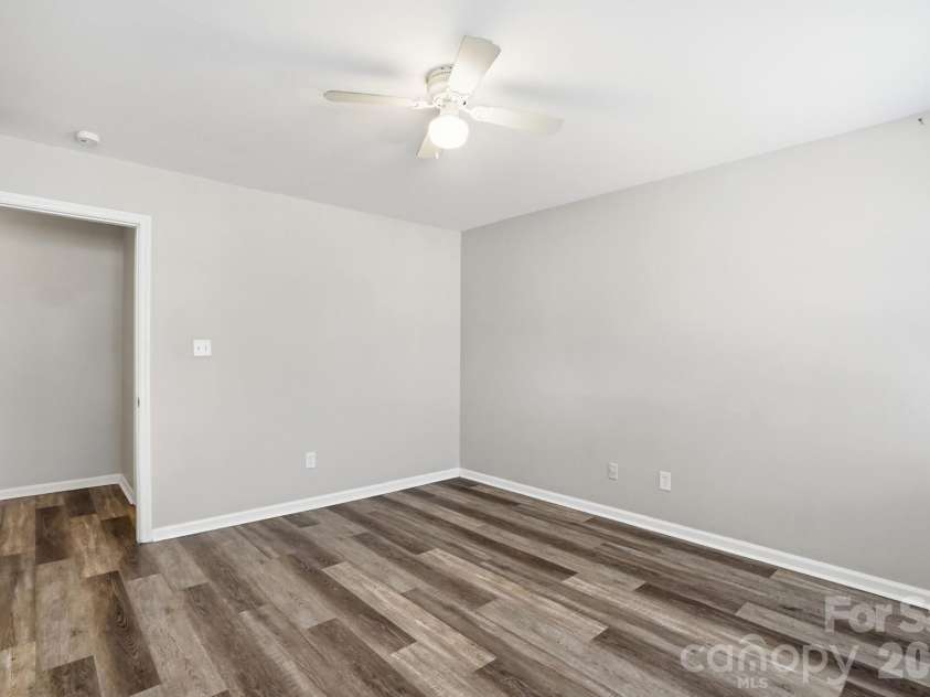 4748 Old Lantern Way, Charlotte, NC 28212.  MLS# CAR4337222, YatesRealty ID 2318. 