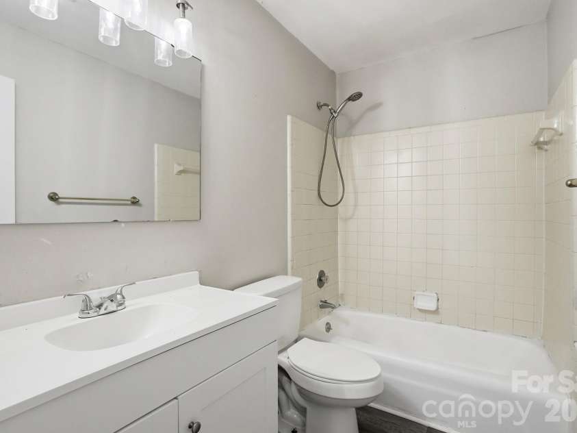 4748 Old Lantern Way, Charlotte, NC 28212.  MLS# CAR4337222, YatesRealty ID 2318. 