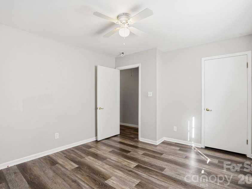 4748 Old Lantern Way, Charlotte, NC 28212.  MLS# CAR4337222, YatesRealty ID 2318. 