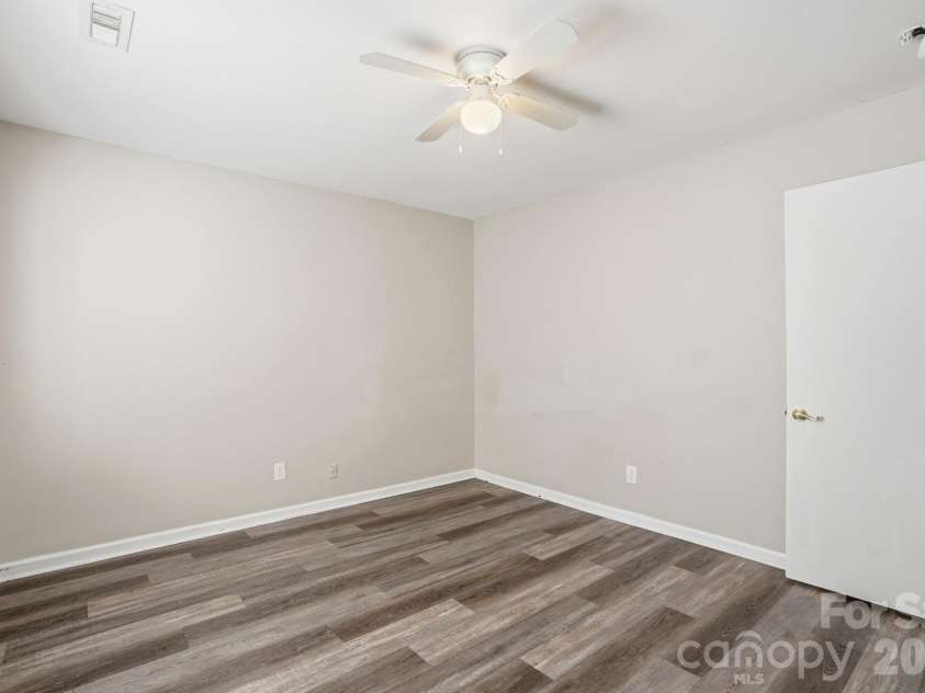 4748 Old Lantern Way, Charlotte, NC 28212.  MLS# CAR4337222, YatesRealty ID 2318. 