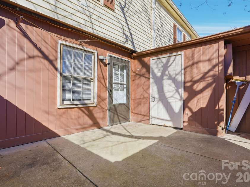 4748 Old Lantern Way, Charlotte, NC 28212.  MLS# CAR4337222, YatesRealty ID 2318. 