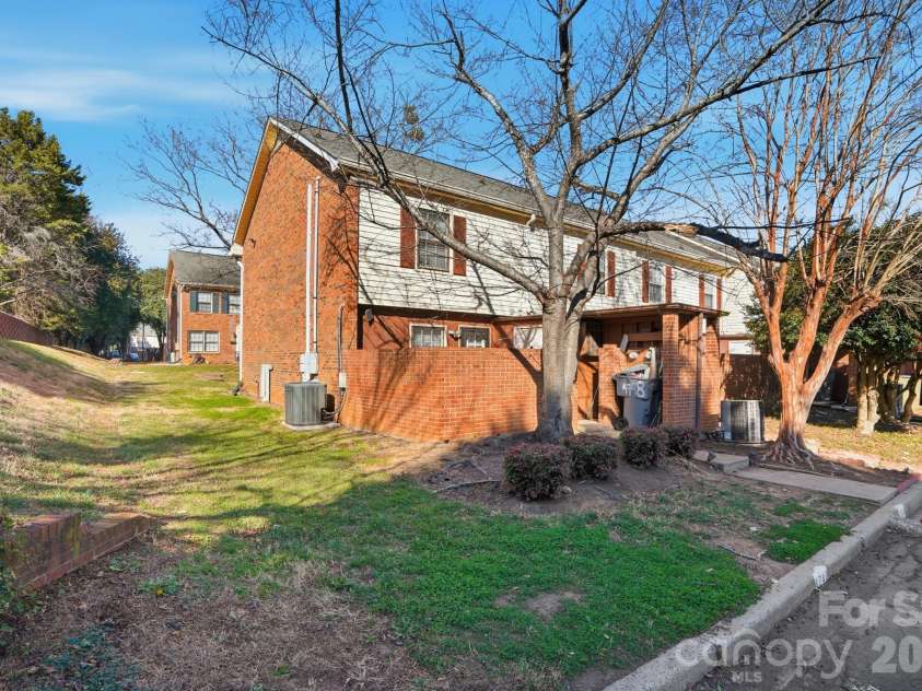 4748 Old Lantern Way, Charlotte, NC 28212.  MLS# CAR4337222, YatesRealty ID 2318. 