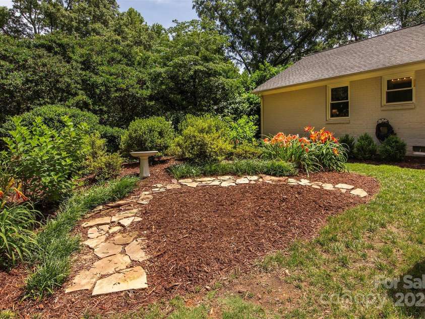 1427 Worcaster Place, Charlotte, NC 28211.  MLS# CAR4252572, YatesRealty ID 23180. 