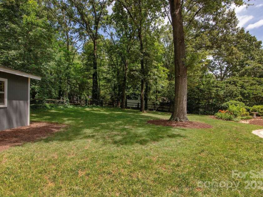 1427 Worcaster Place, Charlotte, NC 28211.  MLS# CAR4252572, YatesRealty ID 23180. 