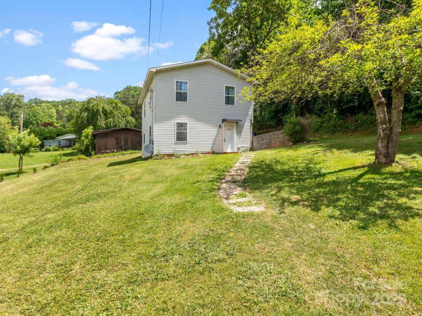 186 Wiggins Road, Candler, NC 28715.  MLS# CAR4274315, YatesRealty ID 23181. 
