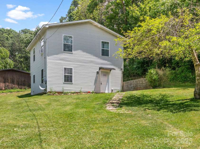 186 Wiggins Road, Candler, NC 28715.  MLS# CAR4274315, YatesRealty ID 23181. 