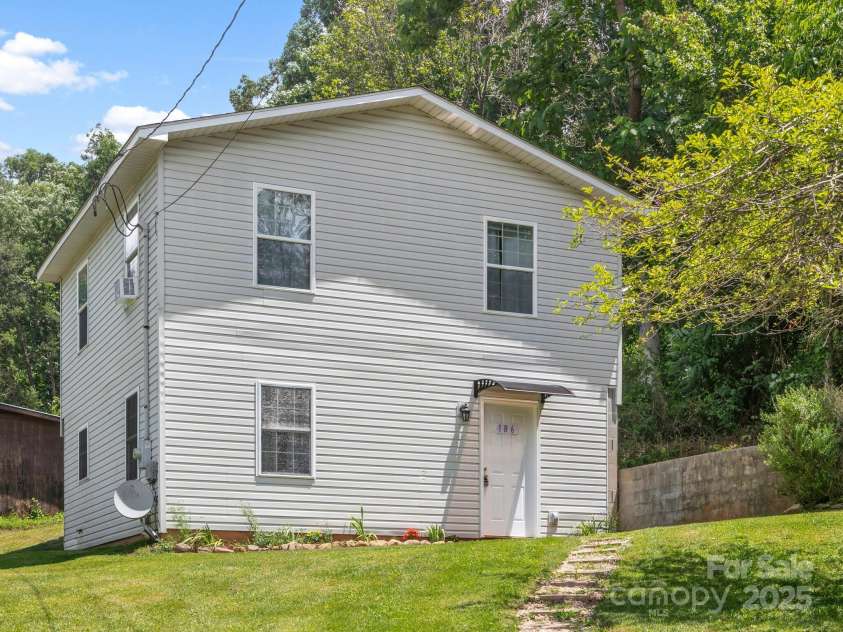 186 Wiggins Road, Candler, NC 28715.  MLS# CAR4274315, YatesRealty ID 23181. 