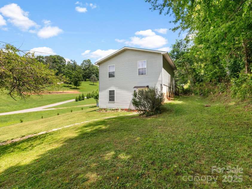 186 Wiggins Road, Candler, NC 28715.  MLS# CAR4274315, YatesRealty ID 23181. 