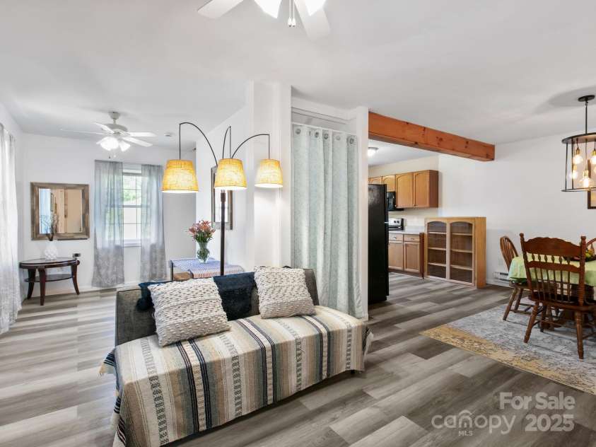 186 Wiggins Road, Candler, NC 28715.  MLS# CAR4274315, YatesRealty ID 23181. 