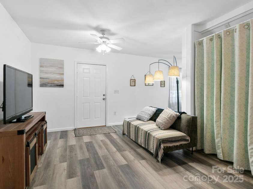 186 Wiggins Road, Candler, NC 28715.  MLS# CAR4274315, YatesRealty ID 23181. 