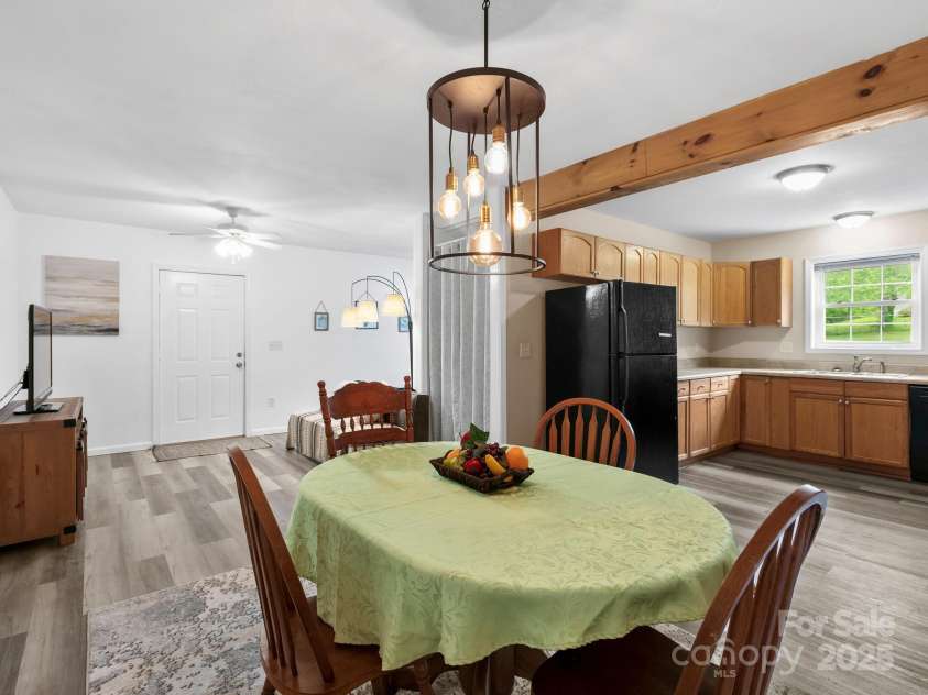 186 Wiggins Road, Candler, NC 28715.  MLS# CAR4274315, YatesRealty ID 23181. 