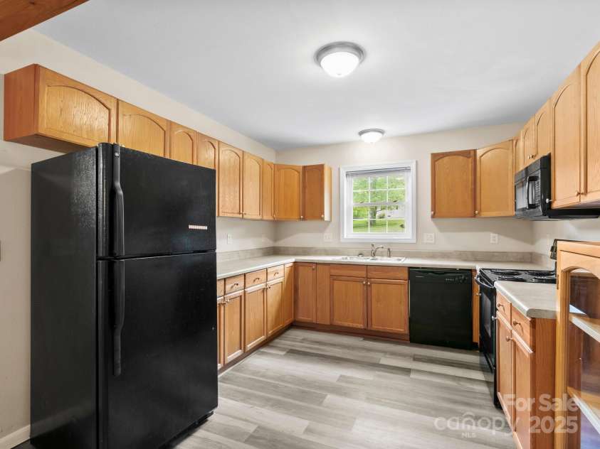 186 Wiggins Road, Candler, NC 28715.  MLS# CAR4274315, YatesRealty ID 23181. 