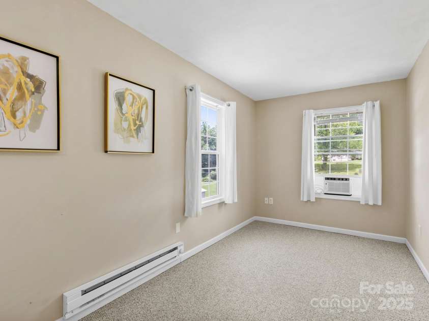 186 Wiggins Road, Candler, NC 28715.  MLS# CAR4274315, YatesRealty ID 23181. 