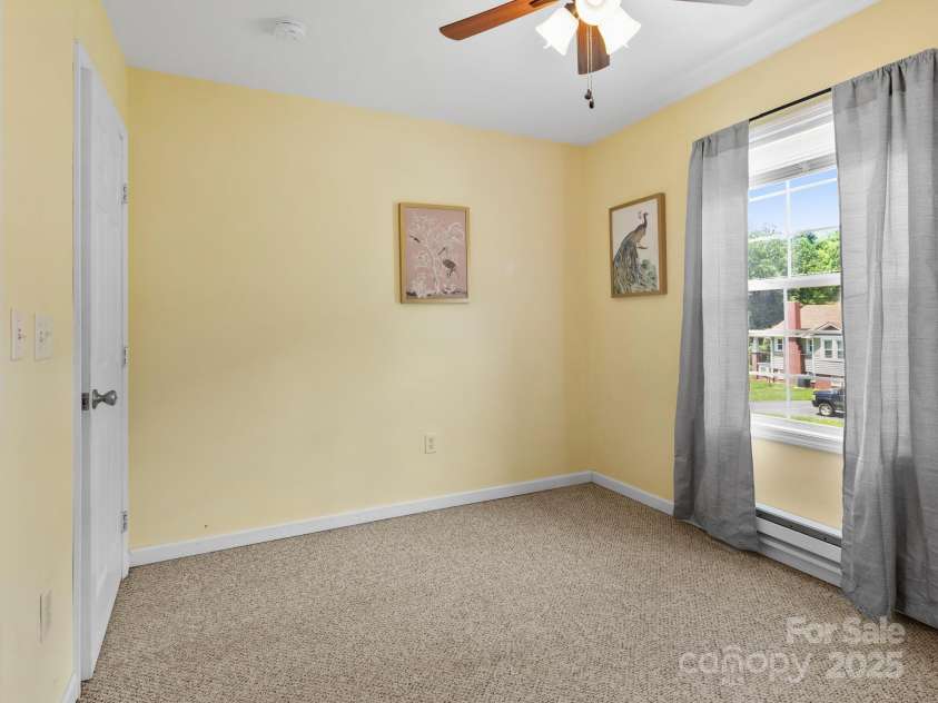 186 Wiggins Road, Candler, NC 28715.  MLS# CAR4274315, YatesRealty ID 23181. 