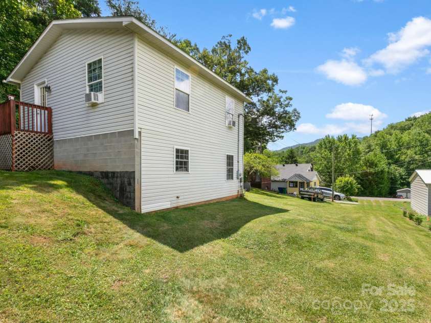 186 Wiggins Road, Candler, NC 28715.  MLS# CAR4274315, YatesRealty ID 23181. 
