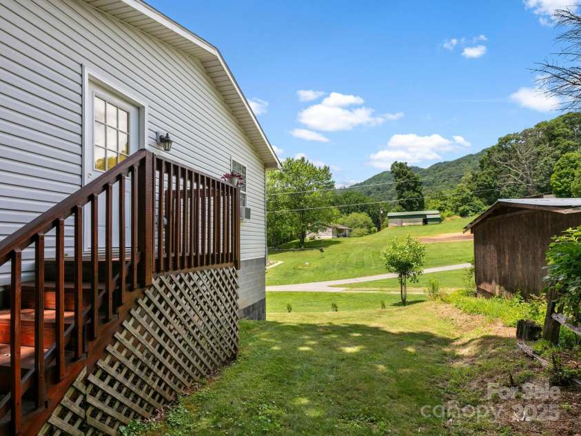 186 Wiggins Road, Candler, NC 28715.  MLS# CAR4274315, YatesRealty ID 23181. 