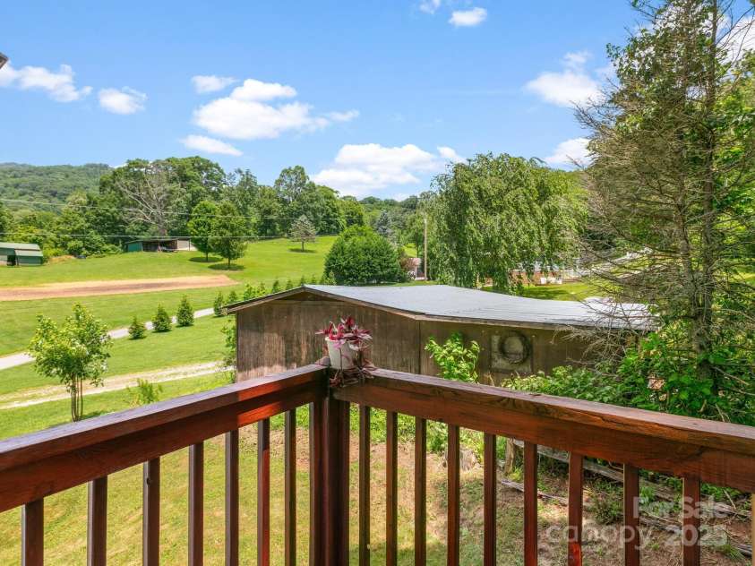 186 Wiggins Road, Candler, NC 28715.  MLS# CAR4274315, YatesRealty ID 23181. 