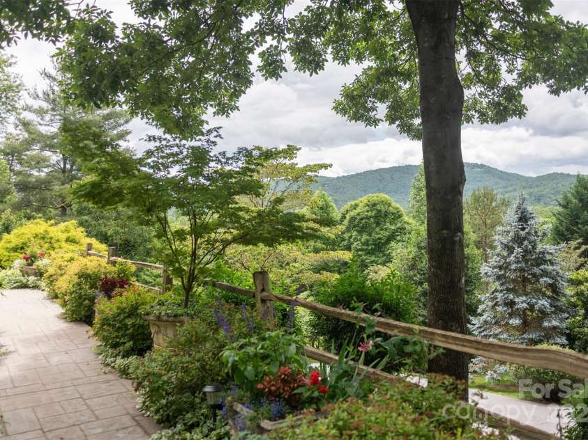 94 Spruce Hill Drive, Hendersonville, NC 28792.  MLS# CAR4271222, YatesRealty ID 23182. 