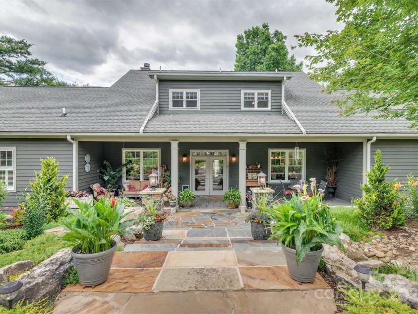 94 Spruce Hill Drive, Hendersonville, NC 28792.  MLS# CAR4271222, YatesRealty ID 23182. 