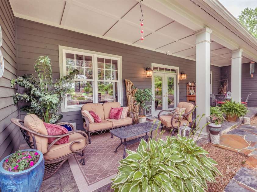 94 Spruce Hill Drive, Hendersonville, NC 28792.  MLS# CAR4271222, YatesRealty ID 23182. 