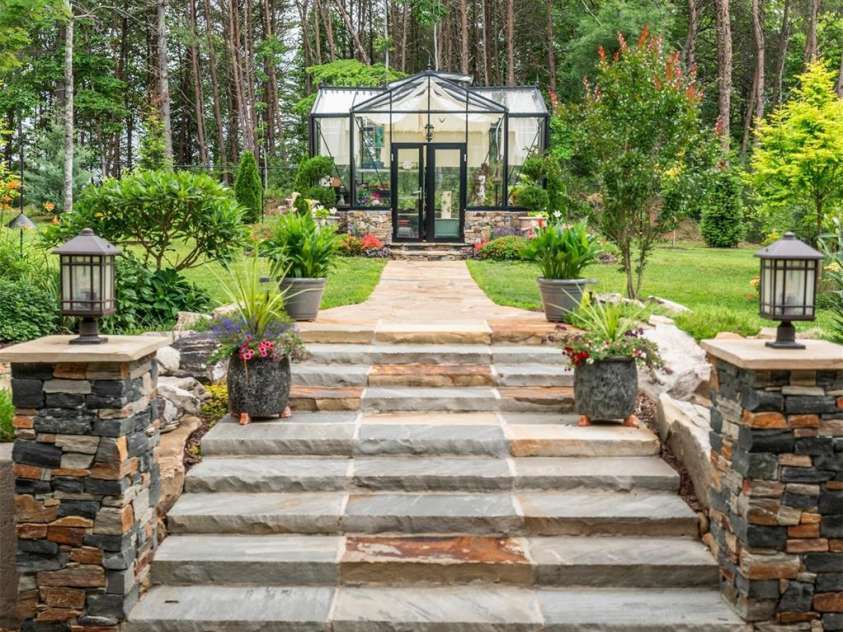 94 Spruce Hill Drive, Hendersonville, NC 28792.  MLS# CAR4271222, YatesRealty ID 23182. 