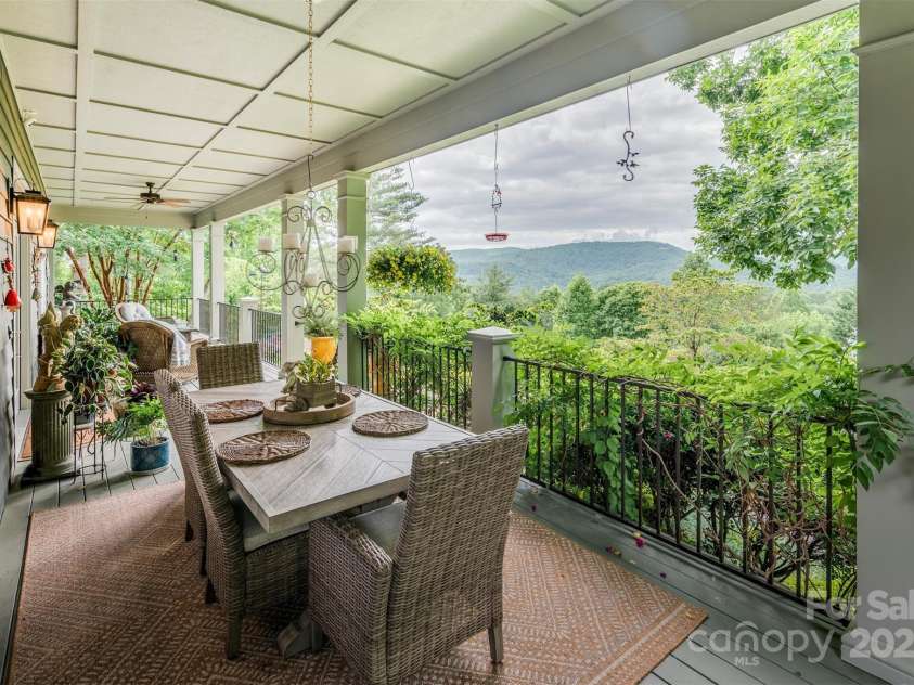 94 Spruce Hill Drive, Hendersonville, NC 28792.  MLS# CAR4271222, YatesRealty ID 23182. 