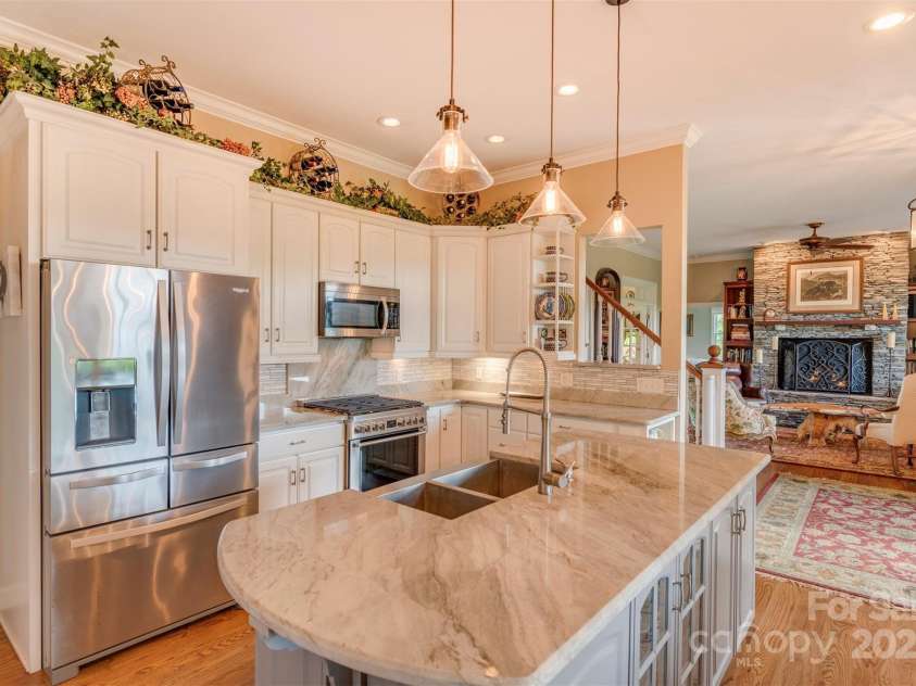 94 Spruce Hill Drive, Hendersonville, NC 28792.  MLS# CAR4271222, YatesRealty ID 23182. 