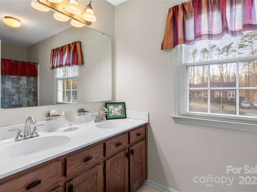 1919 Windlock Drive, Charlotte, NC 28270.  MLS# CAR4227524, YatesRealty ID 23185. 