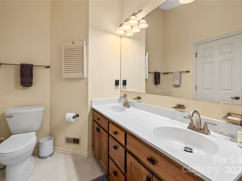 1919 Windlock Drive, Charlotte, NC 28270.  MLS# CAR4227524, YatesRealty ID 23185. 