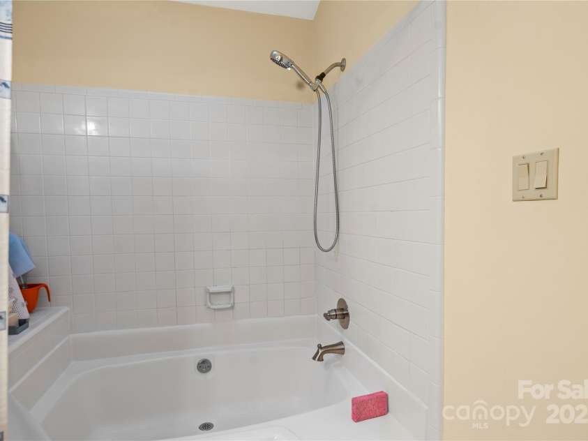 1919 Windlock Drive, Charlotte, NC 28270.  MLS# CAR4227524, YatesRealty ID 23185. 