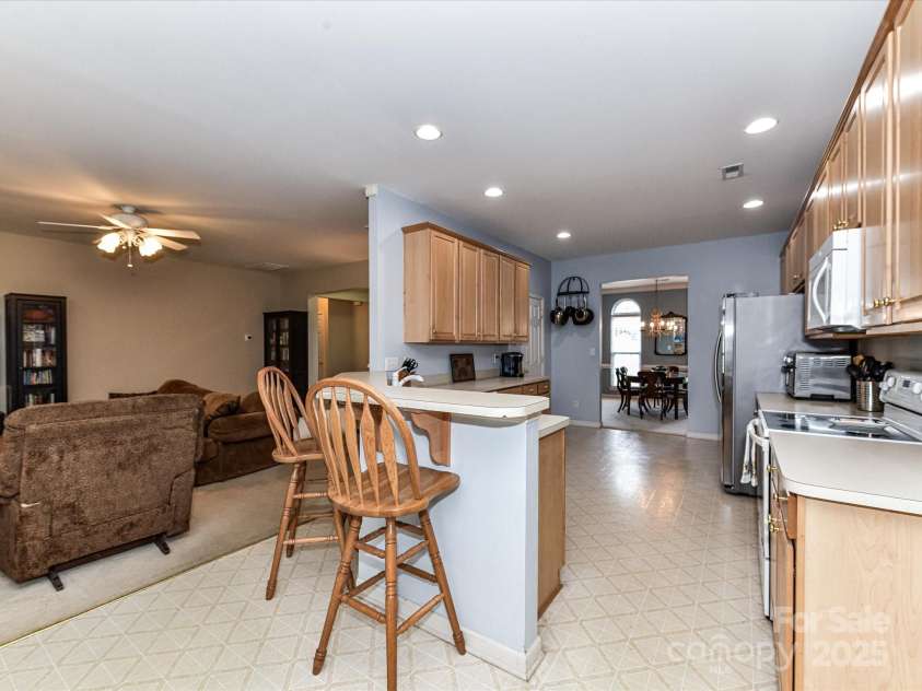3533 Weddington Ridge Lane, Matthews, NC 28105.  MLS# CAR4270782, YatesRealty ID 23186. 