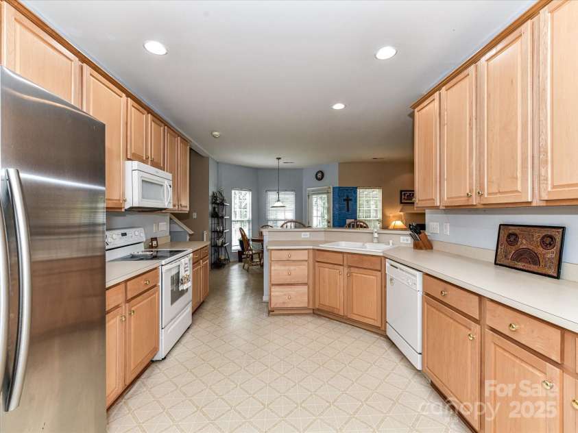 3533 Weddington Ridge Lane, Matthews, NC 28105.  MLS# CAR4270782, YatesRealty ID 23186. 