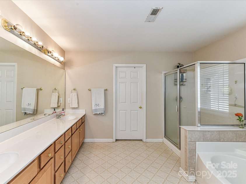 3533 Weddington Ridge Lane, Matthews, NC 28105.  MLS# CAR4270782, YatesRealty ID 23186. 
