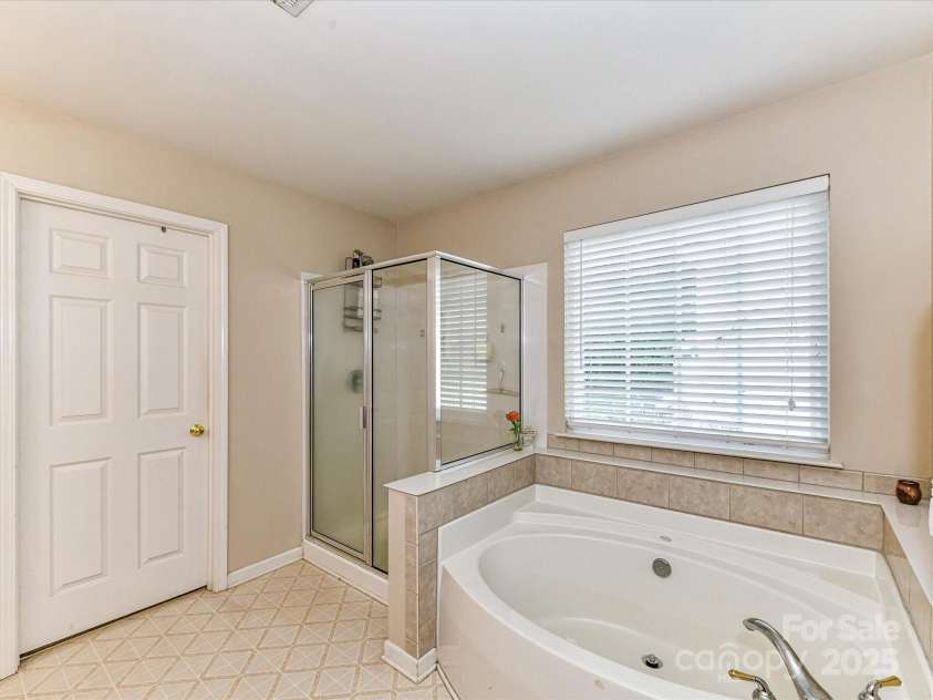 3533 Weddington Ridge Lane, Matthews, NC 28105.  MLS# CAR4270782, YatesRealty ID 23186. 