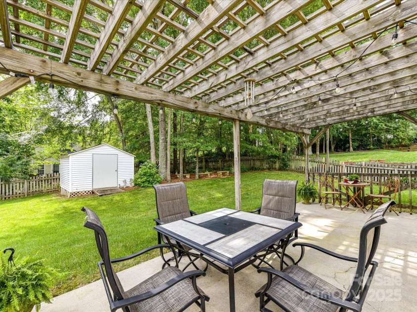 3533 Weddington Ridge Lane, Matthews, NC 28105.  MLS# CAR4270782, YatesRealty ID 23186. 