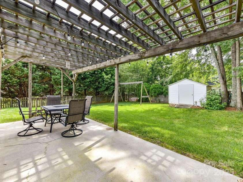 3533 Weddington Ridge Lane, Matthews, NC 28105.  MLS# CAR4270782, YatesRealty ID 23186. 