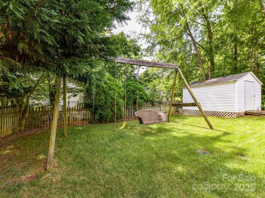 3533 Weddington Ridge Lane, Matthews, NC 28105.  MLS# CAR4270782, YatesRealty ID 23186. 
