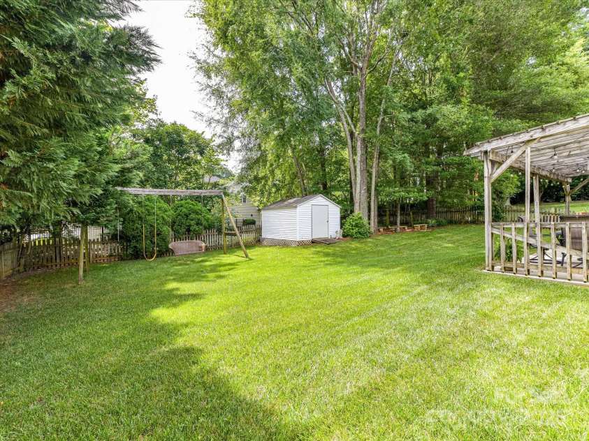 3533 Weddington Ridge Lane, Matthews, NC 28105.  MLS# CAR4270782, YatesRealty ID 23186. 