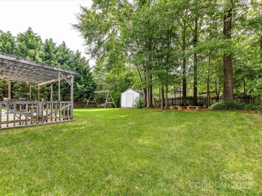 3533 Weddington Ridge Lane, Matthews, NC 28105.  MLS# CAR4270782, YatesRealty ID 23186. 