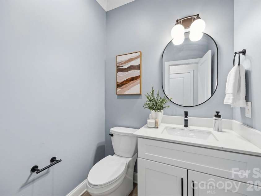 105 Smallwood Place, Charlotte, NC 28216.  MLS# CAR4341143, YatesRealty ID 23188. 