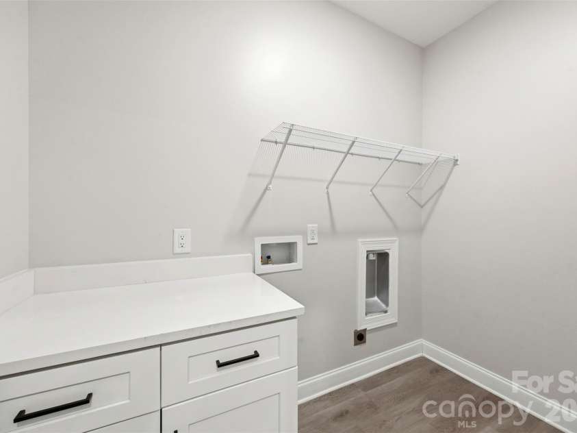 105 Smallwood Place, Charlotte, NC 28216.  MLS# CAR4341143, YatesRealty ID 23188. 