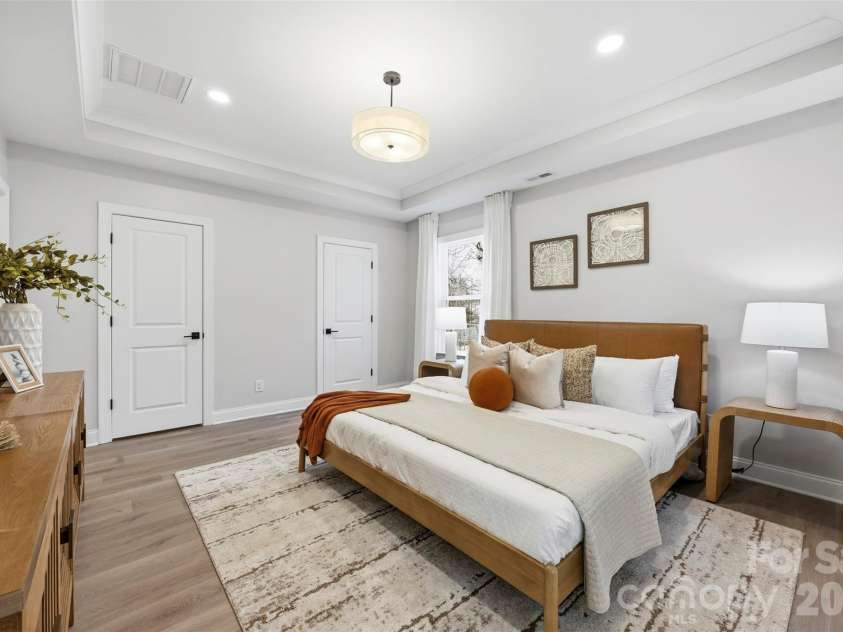 105 Smallwood Place, Charlotte, NC 28216.  MLS# CAR4341143, YatesRealty ID 23188. 