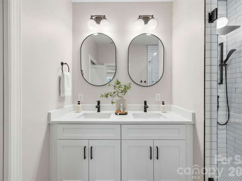 105 Smallwood Place, Charlotte, NC 28216.  MLS# CAR4341143, YatesRealty ID 23188. 