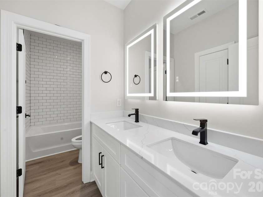 105 Smallwood Place, Charlotte, NC 28216.  MLS# CAR4341143, YatesRealty ID 23188. 