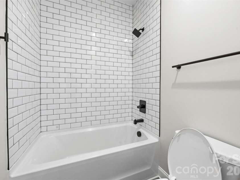 105 Smallwood Place, Charlotte, NC 28216.  MLS# CAR4341143, YatesRealty ID 23188. 